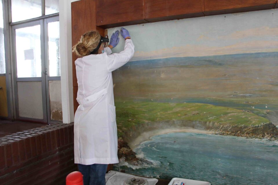 Natalia Minuchin primer mural de Mar del Plata