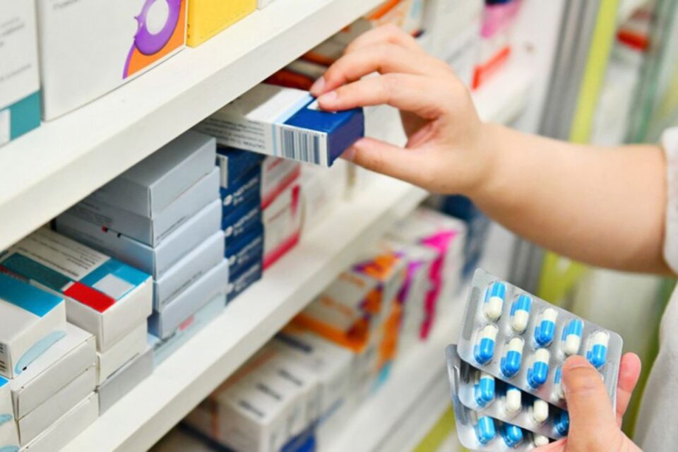 Los precios de los medicamentos aumentaron casi 100 puntos por encima de la  inflación en 2023 - Bacap Noticias