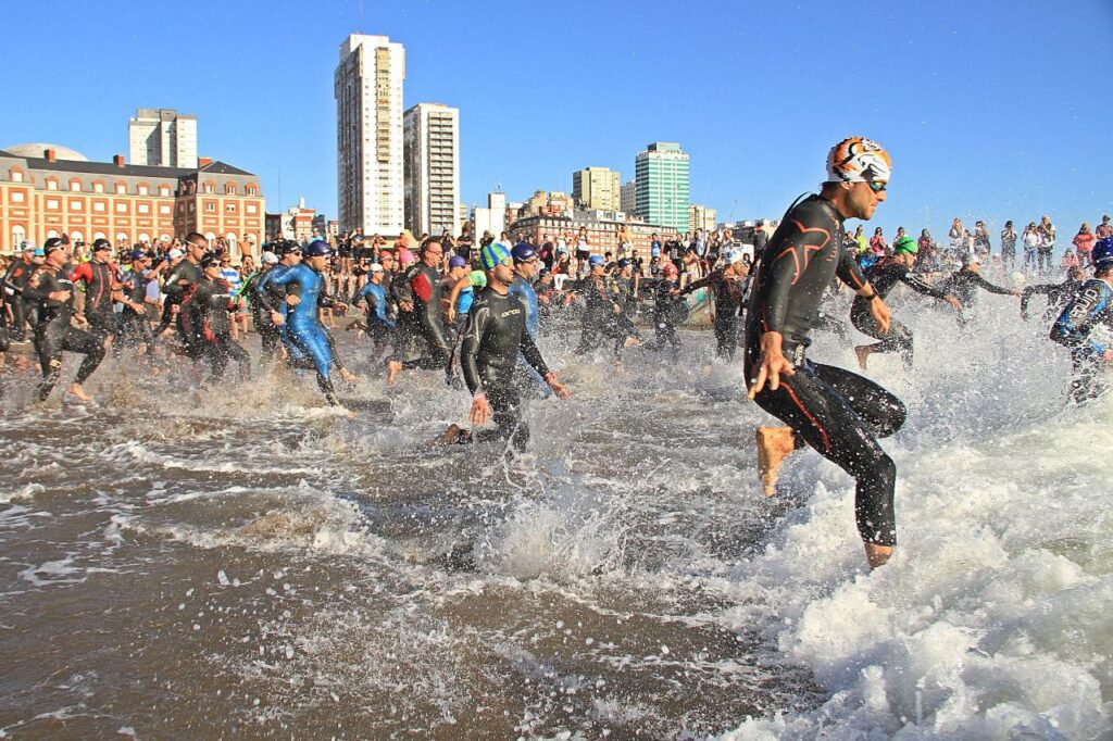 Más de 600 atletas participarán en Mar del Plata del Half Triatlón y el ...