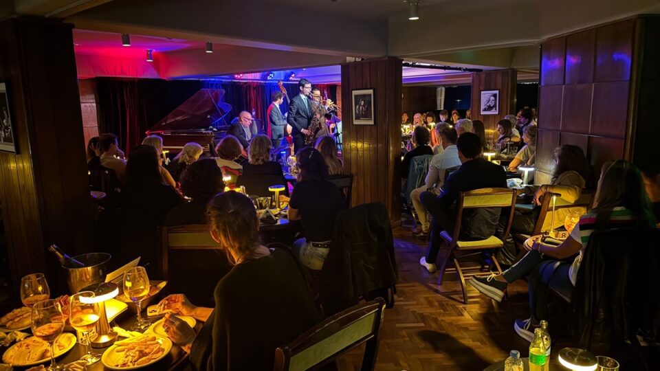 Bajo Tierra Club de Jazz
