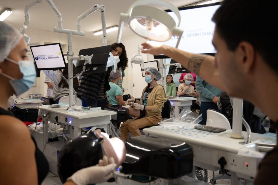 Expo Medicina-Odontología en la Universidad FASTA
