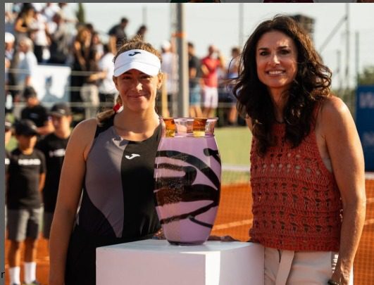 Solana Sierra y Gabriela Sabatini