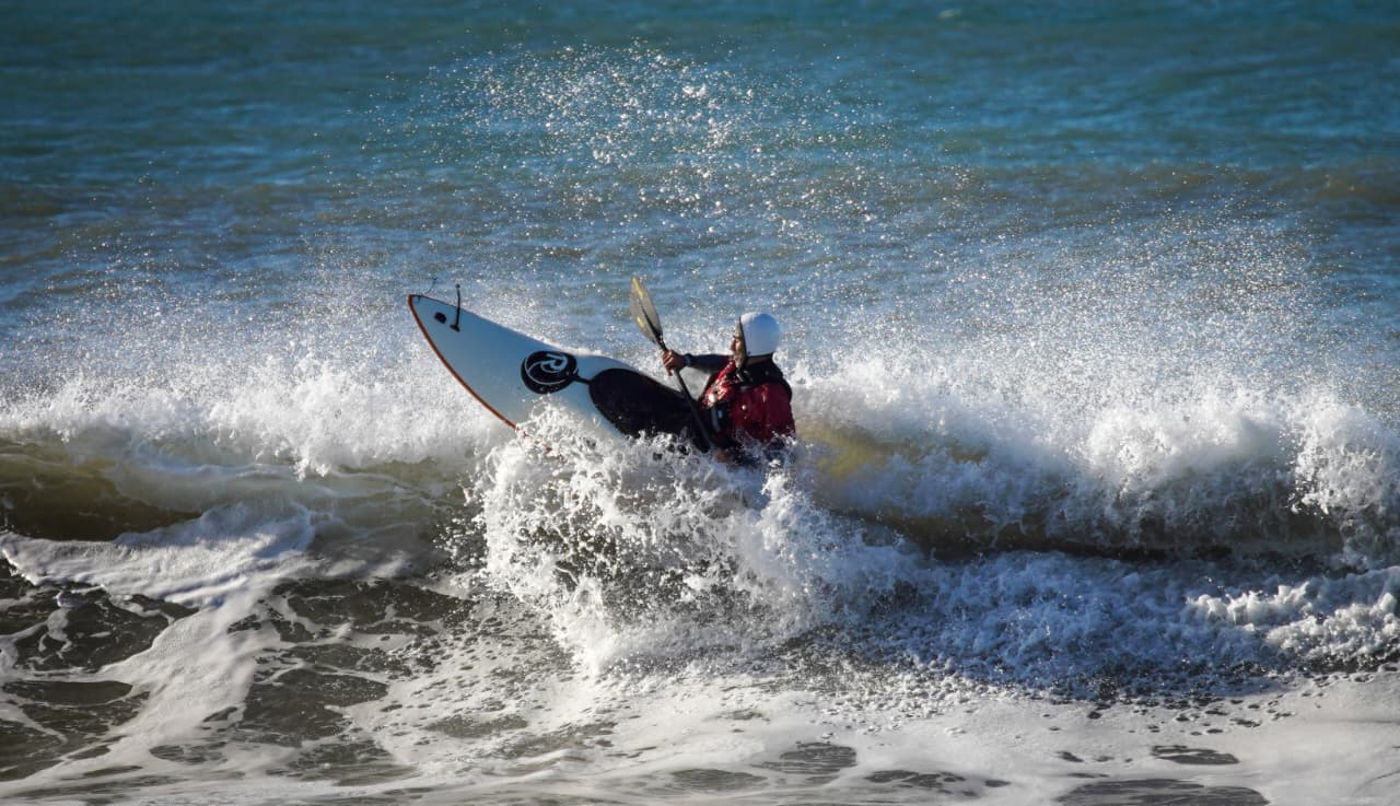 Comienza el Campeonato Latinoamericano de Waveski y Kayaksurf Mar del ...