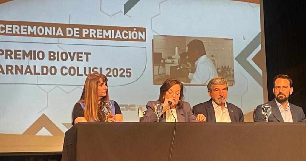 equipo de la Facultad de Ciencias Agrarias gandor de los premios BioVet Arnaldo Colusi 2025