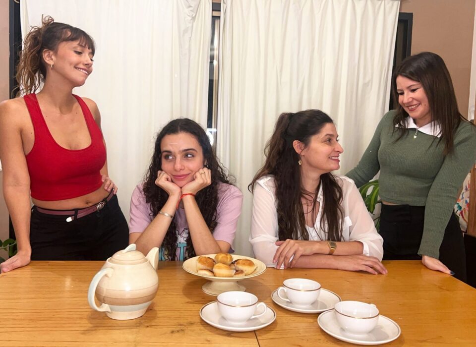 obra “Más Allá del Té”