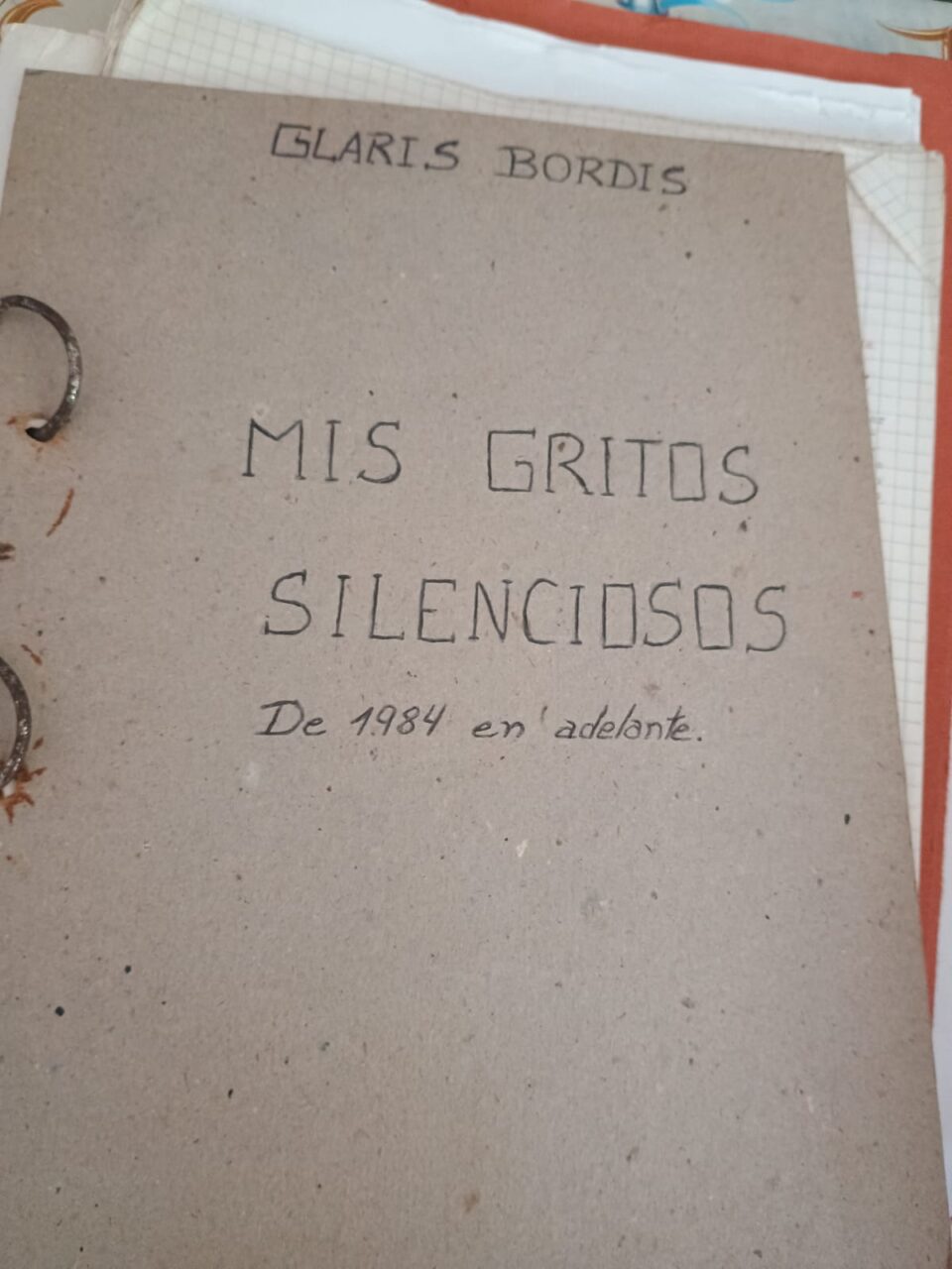 Primer libro de poemas de Gabriela Exilart