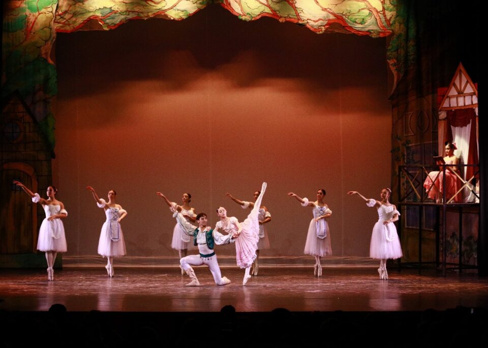 “Coppelia, La chica de los ojos de esmalte”.