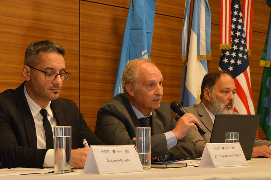 El coordinador de Proyectos de la UNODC para la Región Andina y el Cono Sur, Luis Ignacio García Sigman; el fiscal general con funciones de coordinación del Distrito Mar del Plata, Daniel Eduardo Adler; y el vicepresidente de la Cámara Federal de Apelaciones de esa ciudad, Eduardo Pablo Jiménez.