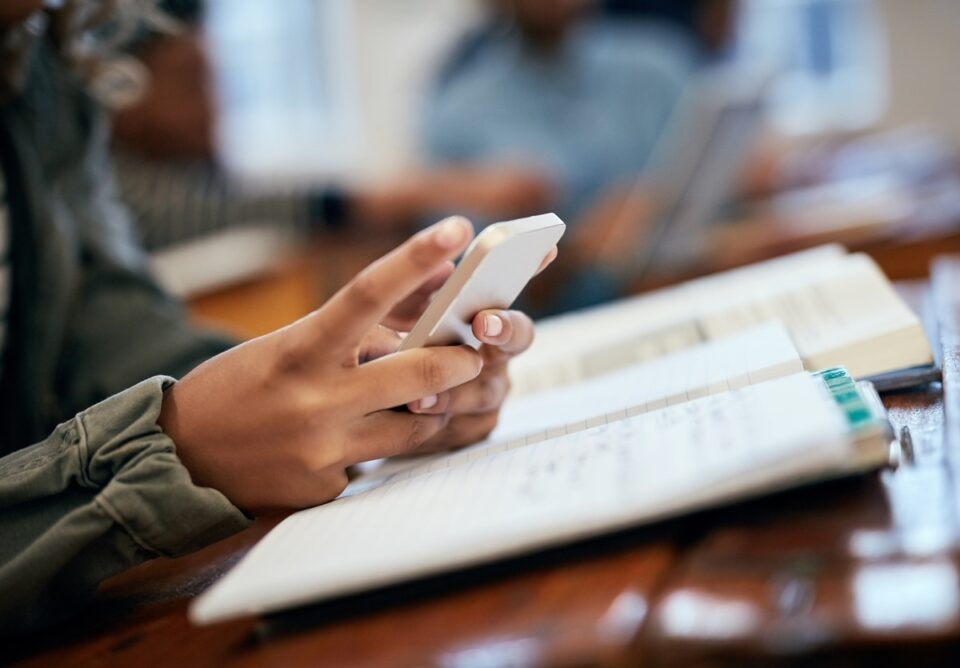 regulación del uso de celulares en las escuelas